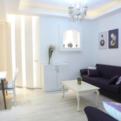 Very central apartment 3 minutes walk to central square, Kolkha Fountain