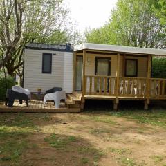 Mobil home spacieux avec terrasse à Limeuil - API-1-52-640