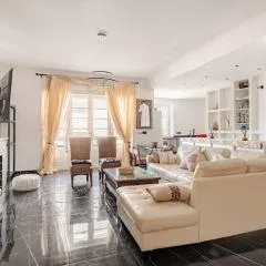 Newly Renovated Luxury Apartment