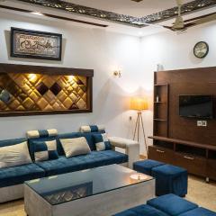 Cozy 2-Bed Lower Portion with Kitchen & Parking