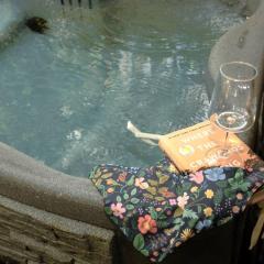 Cabin in the Woods - Hot Tub, Fire Pit, BBQ