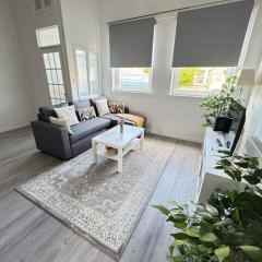 Spacious 2BR Home by Portobello Beach