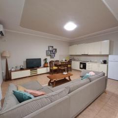 Take 5 INN - Central 2BR by Kavaja Str, Sleeps 5 ppl