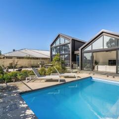 Ember and Aqua - Luxury Barnhouse on the Golf Course