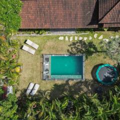 Tropische Bali 3BR Villa met Zwembad & Tram-poline