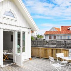 2 person holiday home in Rönnäng