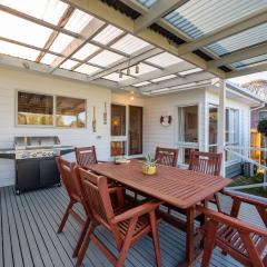 Hilltop Cottage - Beachside Escape with Fireplace