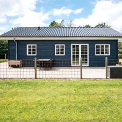 Tranquil Cottage near Kvie Lake-By Traum