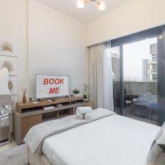 AirDXB - Studio in Meydan Sleeps 2 with Gym and Pool