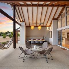 Amaroo - Luxe Hinterland Three-bedroom Farmhouse with Studio