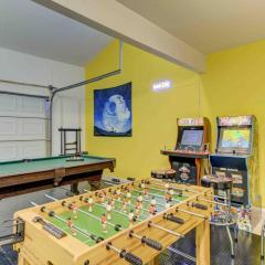 Arcade game room, 2 king beds, ev chargers