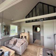 Luxurious Cabin with Hot tub