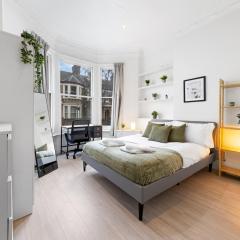Urban Hideaway, Private Garden, 2 Mins to Station