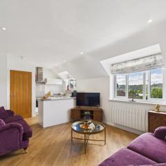 2-Bed Central Apartment- Free Private Parking