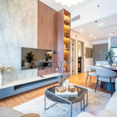 Canal and Burj Khalifa Views, Few Minutes Drive to Downtown Dubai and 15 Minutes Drive to Kite Beach, Binghatti Canal, Business Bay by Deluxe Holiday Homes