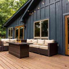 Sunset Views & Mountain Getaway, 4 Min to Downtown