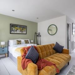 Modern Central Studio With Parking