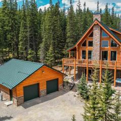 The Mountain Gem Chalet Hot Tub - Luxe Log Retreat