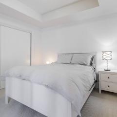 Modern Down Town Condo Near CN Tower with Fast WiFi