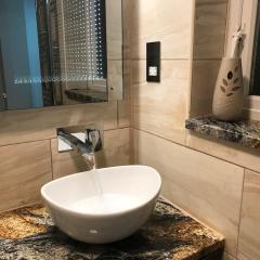 Your Place in Windsor with Kitchen and Terrace