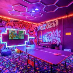 Upstay Mansion w Cinema Games Pool- Sleeps 26