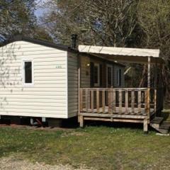 Mobil-home confortable avec terrasse pour 4 personnes - API-1-52-400