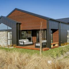 Harper on Hadley - Cromwell Holiday Home