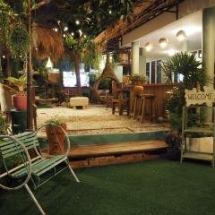 The oasis on 8 Villa pool table & KTV