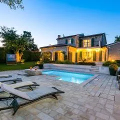 Villa Experience for 6 people with private heated pool & pet friendly
