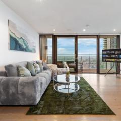 Sky High Luxury 2 Bed Flat with Jaw Dropping Views