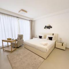 Comfortable Studio with Natural Light and Amenities