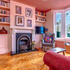 Family Home by Victoria Park with Garden