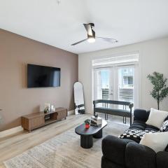 94 Modern 2B2B Near Stockyards, Resort Pool & Gym