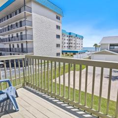 Beachside Retreat Walk to Dining Pet-Friendly & No-Drive Beach