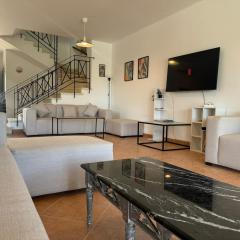 5BDR Modern Beachside Retreat in Einbay l 2nd Row