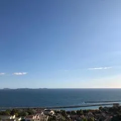Superbe terrasse avec vue panoramique sur la mer