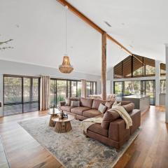 Bickley's Place - A Luxury Retreat on the Golf Green