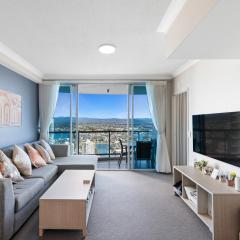 Skyline Escape 2 BR Balcony Views, Pools & Spa