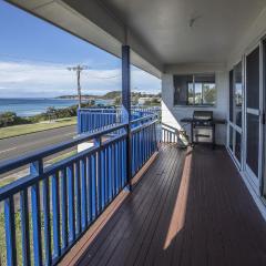 Surfers Beach Shack - across from Mollymook Beach