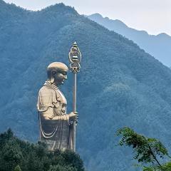 Jiuhua Mountain Tanfeng Resort Homestay 远眺山景大佛 九华山潭风民宿