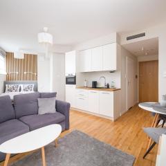 Krasiński Garden Deluxe Studio by BookingHost