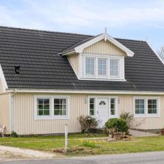 Spacious Villa In The Countryside Near The Beach