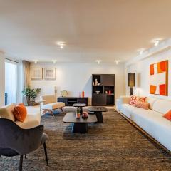 Luxury Penthouse with Panoramic Views Downtown 3BR