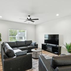 Modern Townhome Retreat in Prime Location townhouse