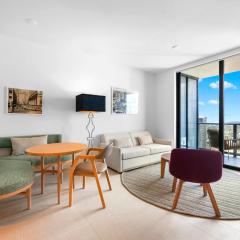 Luxury Condo on 44th Floor - Downtown Plus Parking