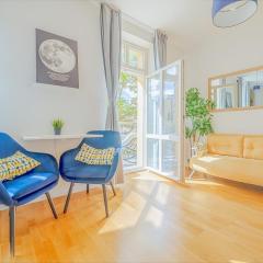 De Luxe Suite with balcony in Angelo Residence by Rentez