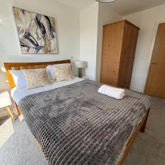 Grover Court - Modern Stay with Free Gated Parking & WiFi