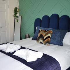 2 bedroom modern apt- CMK-Smart TV-Free Parking