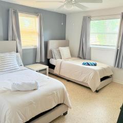 Cozy 3BR Home Downtown with Backyard Wi-Fi Parking