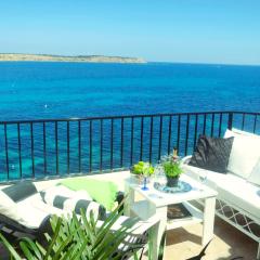 Seafront apartment Terrace, lounger & Panoramic ocean views